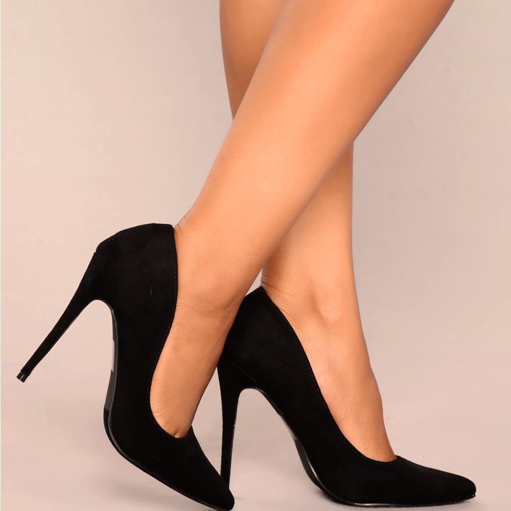 Black Stiletto Pump♣️ New in box / Tried on once